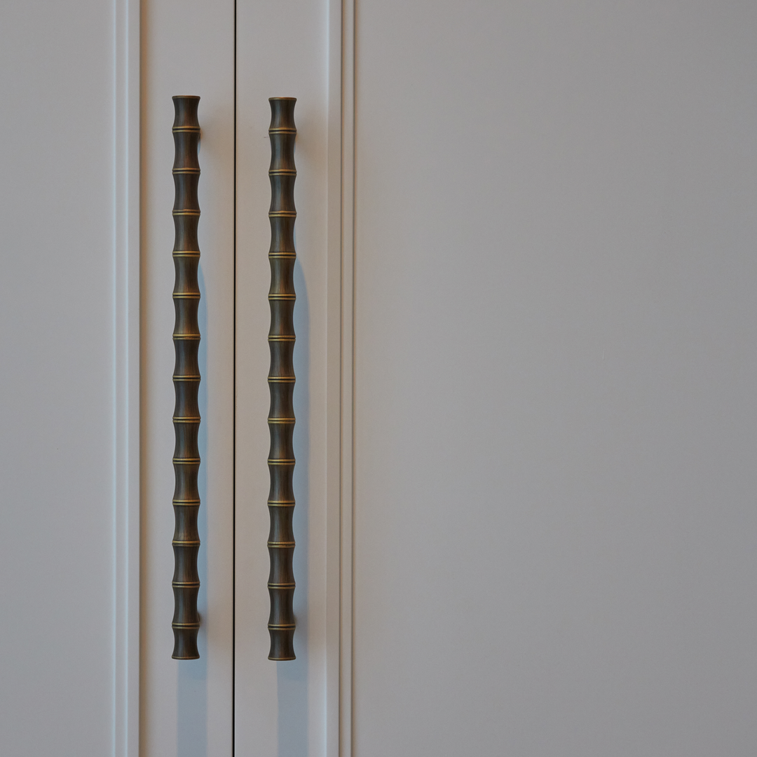 Design by Sophie Paterson Interiors. Photography by Ray Main. Product shown in our satin antique satin lacquered (SAS) finish.