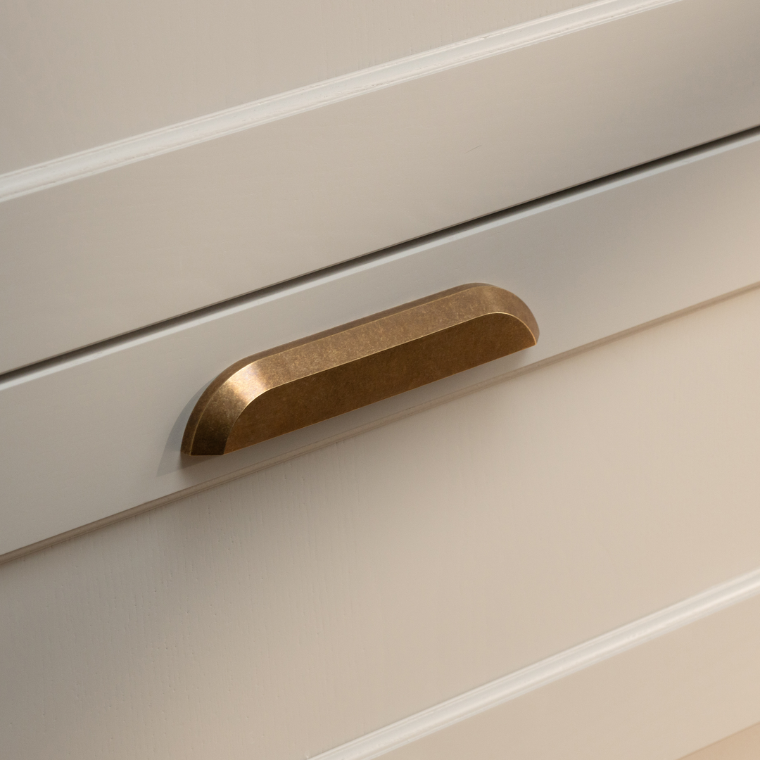 Design by Summer House Interiors. Photography by Handover Agency. Product shown in our aged brass (BEL) finish.