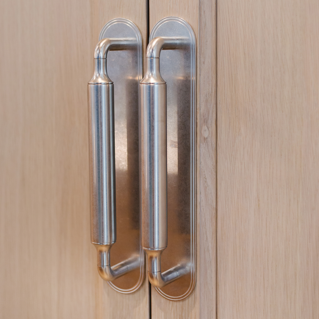 Design by Bloomsbury Kitchens. Product shown in our aged brass (NBP) finish.