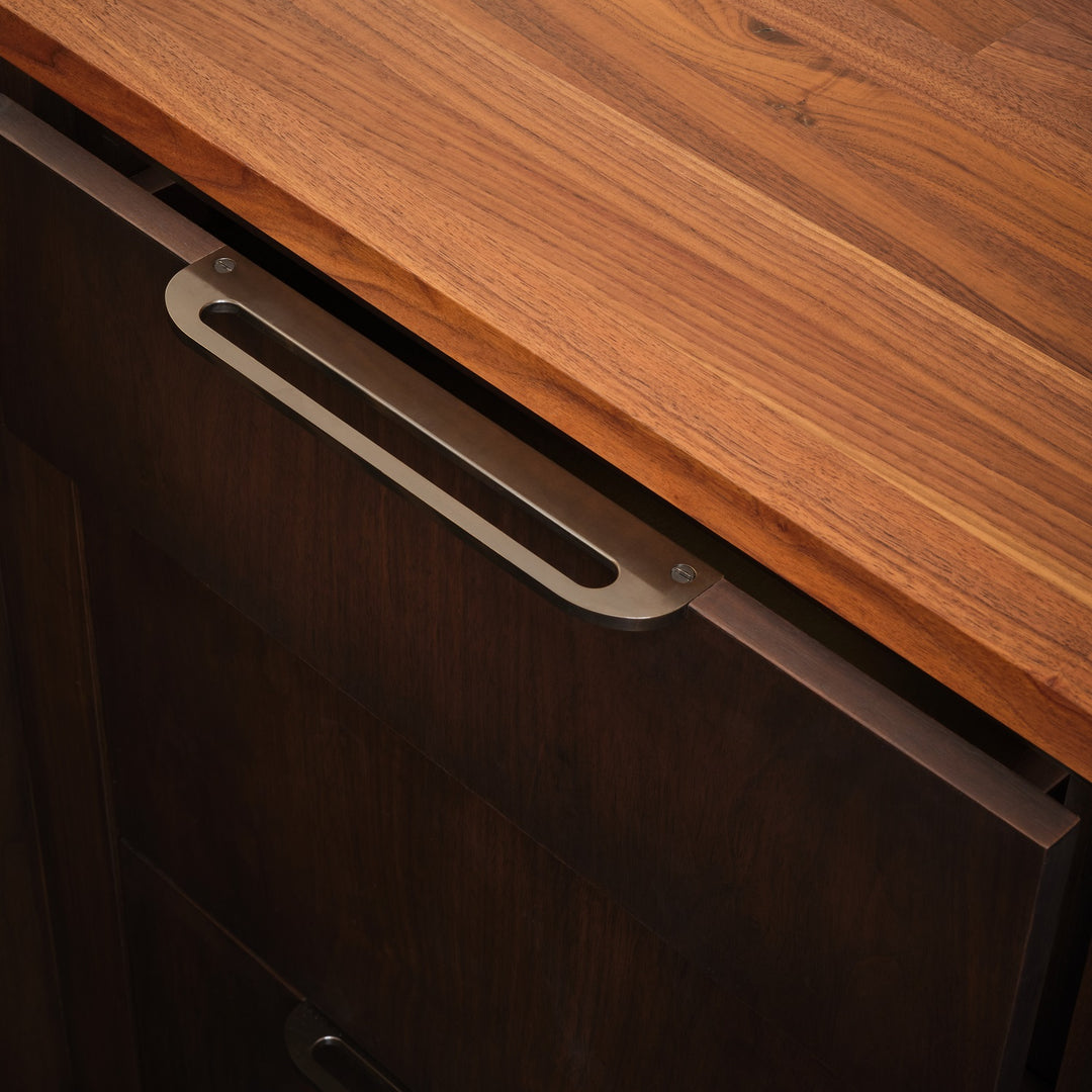 Design by Studio Seiders. Photography by Lindsay Brown Photography. Product shot in dark bronze (DBZ) finish.