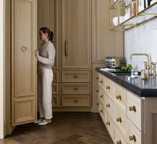 How to choose cabinet hardware like an interior designer
