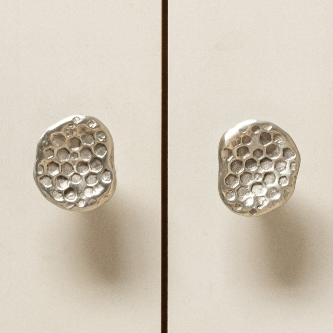 Design by Holly Oak House. Photography by Handover Agency. Product shown in our White Bronze. 