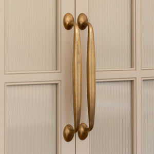 Project by Krantz Designs | Photography by Paul McCraig | Bakes Appliance Pulls shown in our aged brass (BEL) finish.