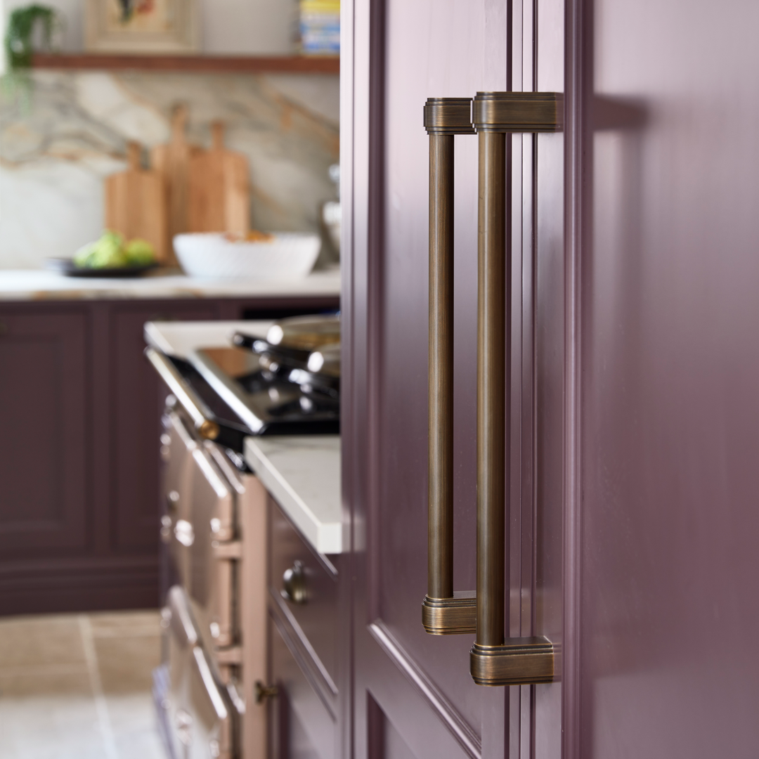 Design by Snug Kitchens. Photography by Astrid Templier. Product shown in our satin antique satin lacquered (SAS) finish.