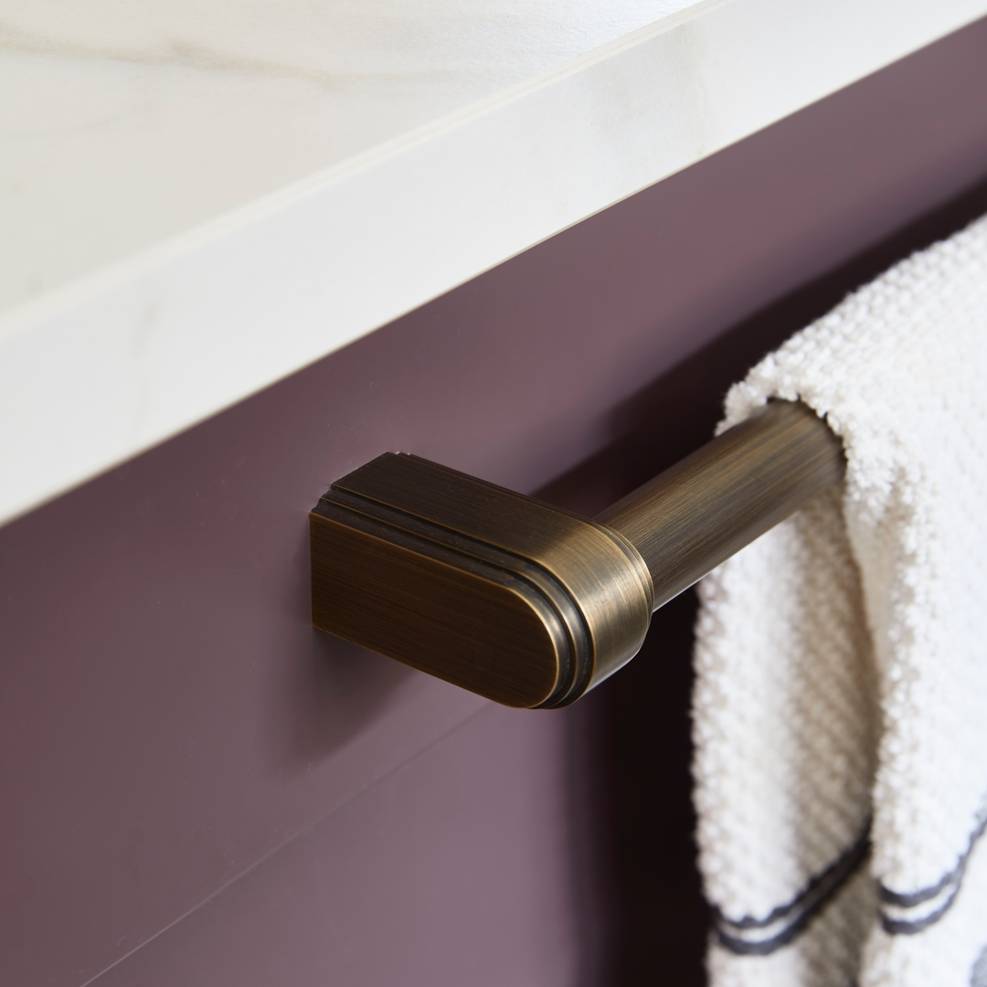 Design by Snug Kitchens. Photography by Astrid Templier. Product shown in our satin antique satin lacquered (SAS) finish