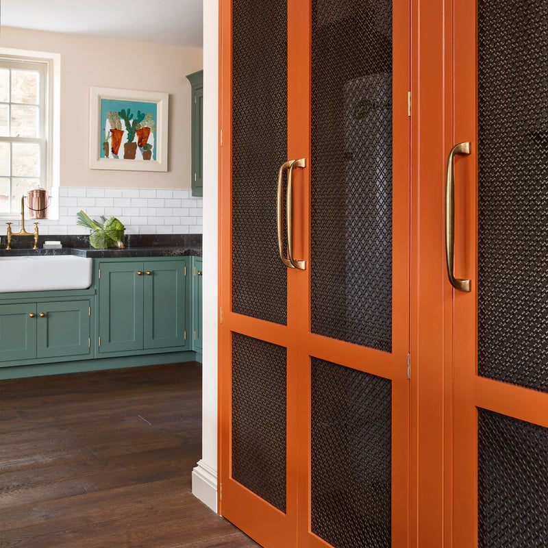Features our 13mm Double Diamond Interwoven Grille with 3mm Plain Wire and Fine Mesh Backing in our antique brass lacquered (ABL) grille finish | Project by Amber Yard | Photography by Darren Chung.