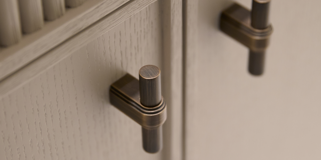 Design by Sophie Paterson Interiors. Product shown in our satin antique satin lacquered (SAS) finish.