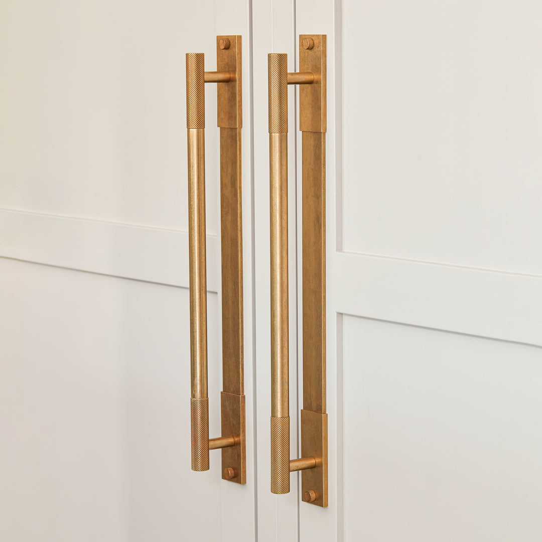Design by McClarke Bespoke Joinery | Photography by Chris Snook | MIX Diamond Knurled Cabinet Handle & Backplate shown in our aged brass (BEL) finish.