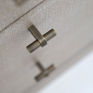 Design by Sophie Paterson Interiors. Photography by Ray Main. Product shown in our Product shown in our satin antique satin lacquered (SAS) finish.